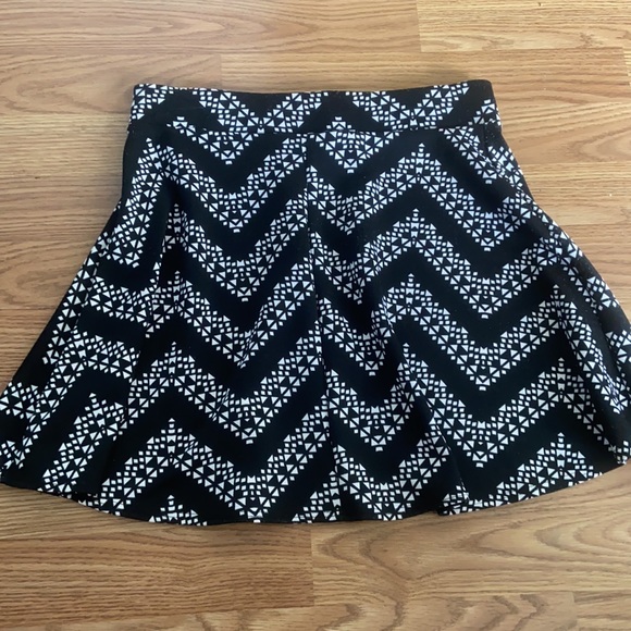 Charlotte Russe skater skirt in size L - Picture 3 of 4
